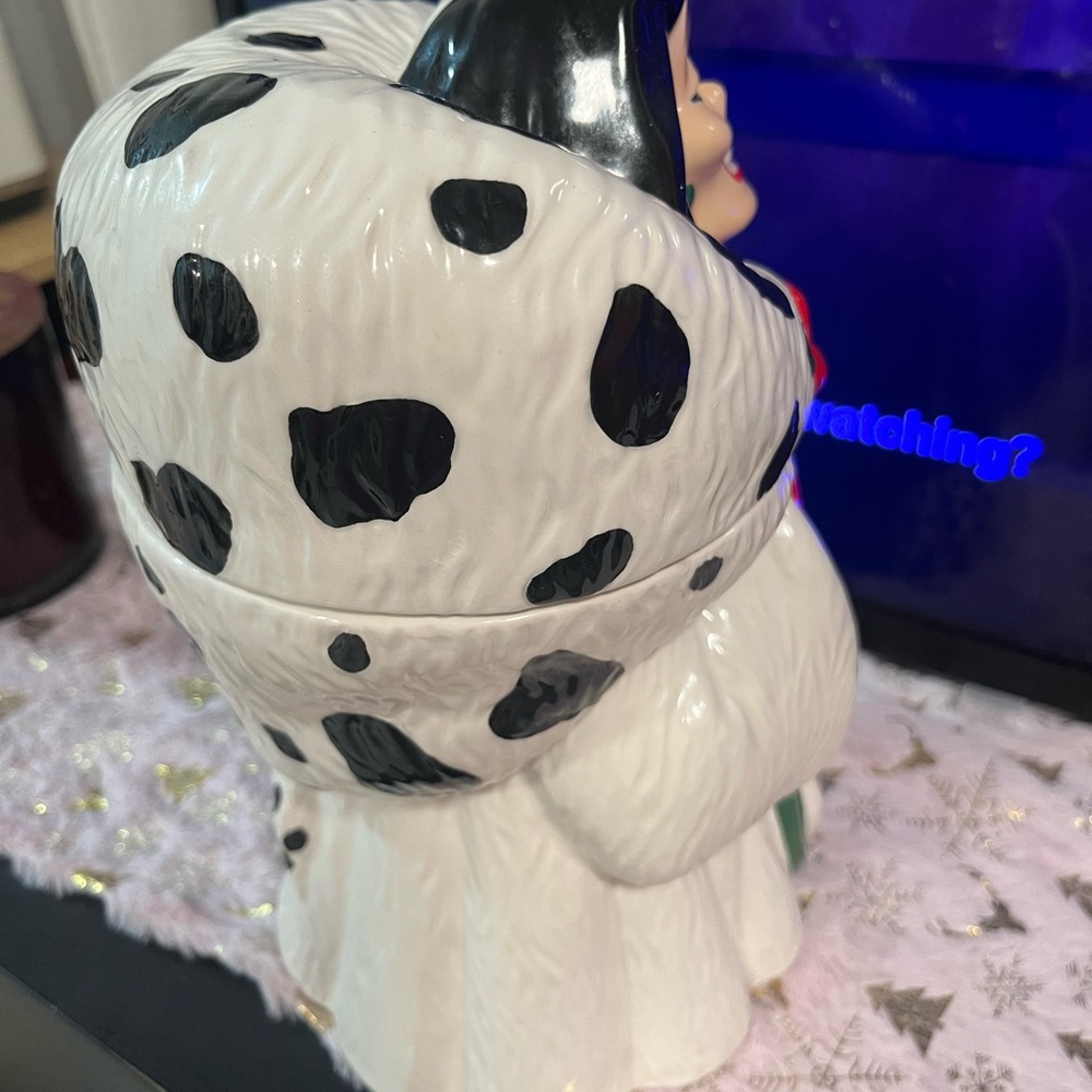 Disney Cruella Ceramic Cookie Jar - Picture 7 of 9